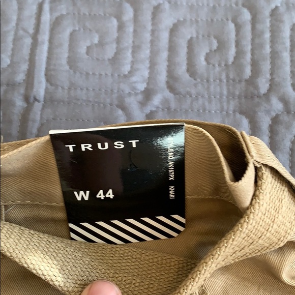 Trust Men’s cargo shorts - Picture 5 of 7